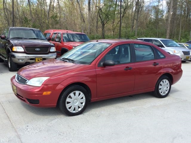2005 Ford Focus ZX4 SE   - Photo 3 - Cincinnati, OH 45255