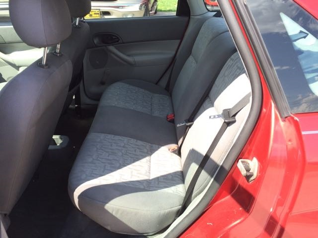 2005 Ford Focus ZX4 SE   - Photo 15 - Cincinnati, OH 45255