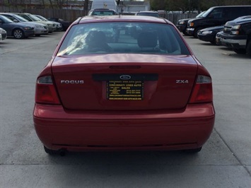 2005 Ford Focus ZX4 SE   - Photo 5 - Cincinnati, OH 45255