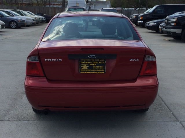 2005 Ford Focus ZX4 SE   - Photo 5 - Cincinnati, OH 45255