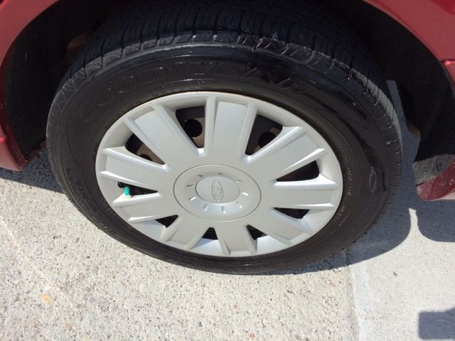 2005 Ford Focus ZX4 SE   - Photo 28 - Cincinnati, OH 45255