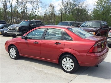 2005 Ford Focus ZX4 SE   - Photo 4 - Cincinnati, OH 45255