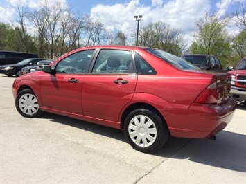 2005 Ford Focus ZX4 SE   - Photo 12 - Cincinnati, OH 45255