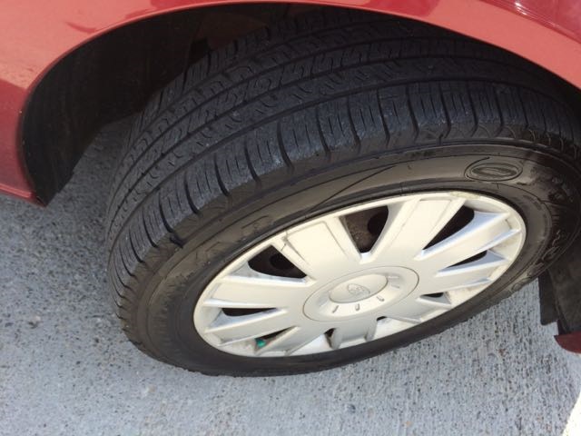 2005 Ford Focus ZX4 SE   - Photo 26 - Cincinnati, OH 45255