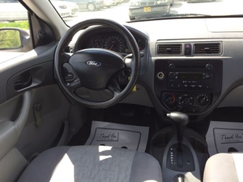 2005 Ford Focus ZX4 SE   - Photo 7 - Cincinnati, OH 45255