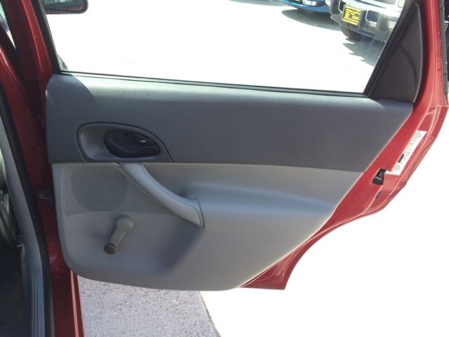 2005 Ford Focus ZX4 SE   - Photo 24 - Cincinnati, OH 45255