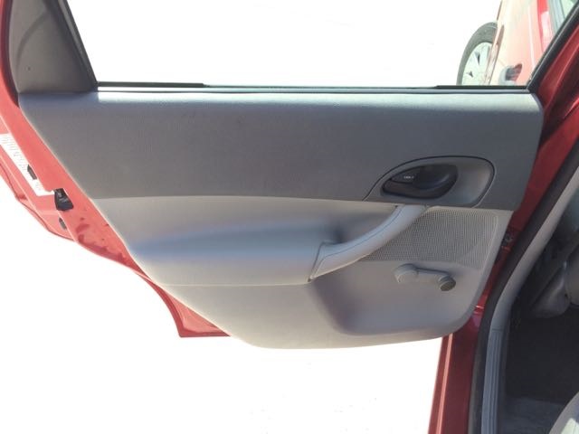 2005 Ford Focus ZX4 SE   - Photo 23 - Cincinnati, OH 45255