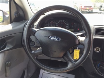 2005 Ford Focus ZX4 SE   - Photo 18 - Cincinnati, OH 45255