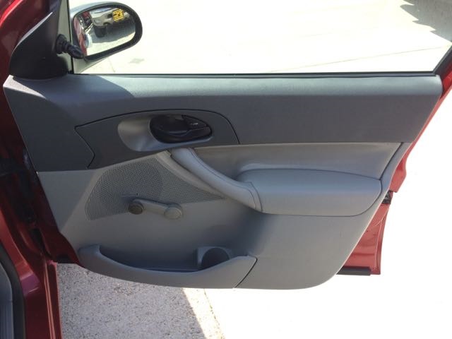 2005 Ford Focus ZX4 SE   - Photo 22 - Cincinnati, OH 45255