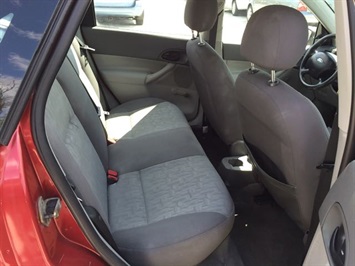 2005 Ford Focus ZX4 SE   - Photo 9 - Cincinnati, OH 45255