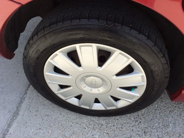 2005 Ford Focus ZX4 SE   - Photo 27 - Cincinnati, OH 45255