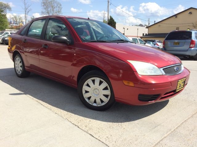 2005 Ford Focus ZX4 SE   - Photo 10 - Cincinnati, OH 45255
