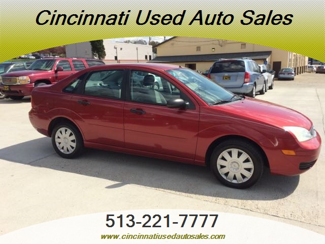 2005 Ford Focus ZX4 SE   - Photo 1 - Cincinnati, OH 45255