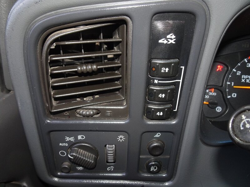 2005 GMC Sierra 2500HD SLE   - Photo 21 - Cincinnati, OH 45255