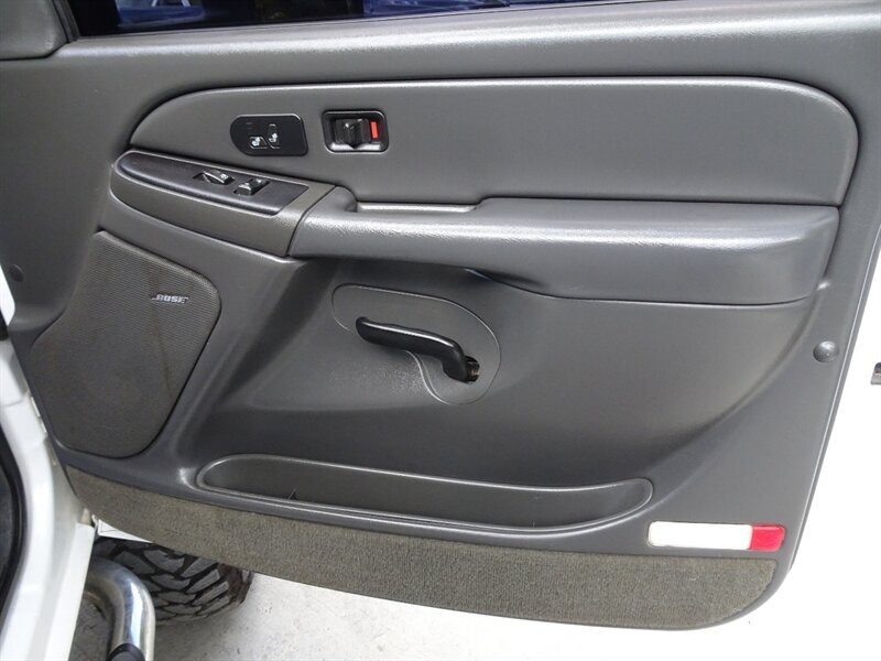 2005 GMC Sierra 2500HD SLE   - Photo 23 - Cincinnati, OH 45255