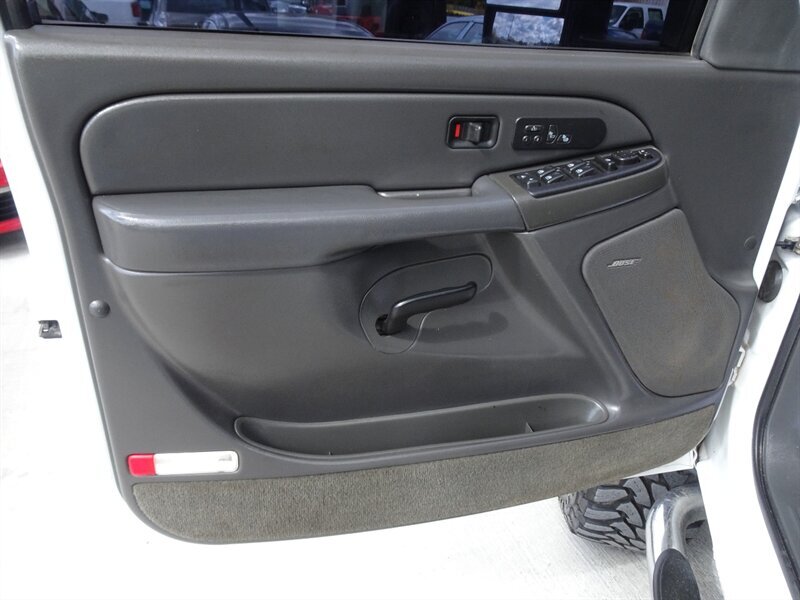 2005 GMC Sierra 2500HD SLE   - Photo 22 - Cincinnati, OH 45255