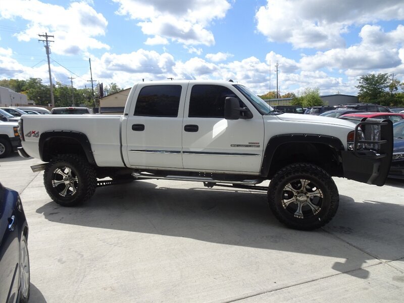 2005 GMC Sierra 2500HD SLE   - Photo 3 - Cincinnati, OH 45255