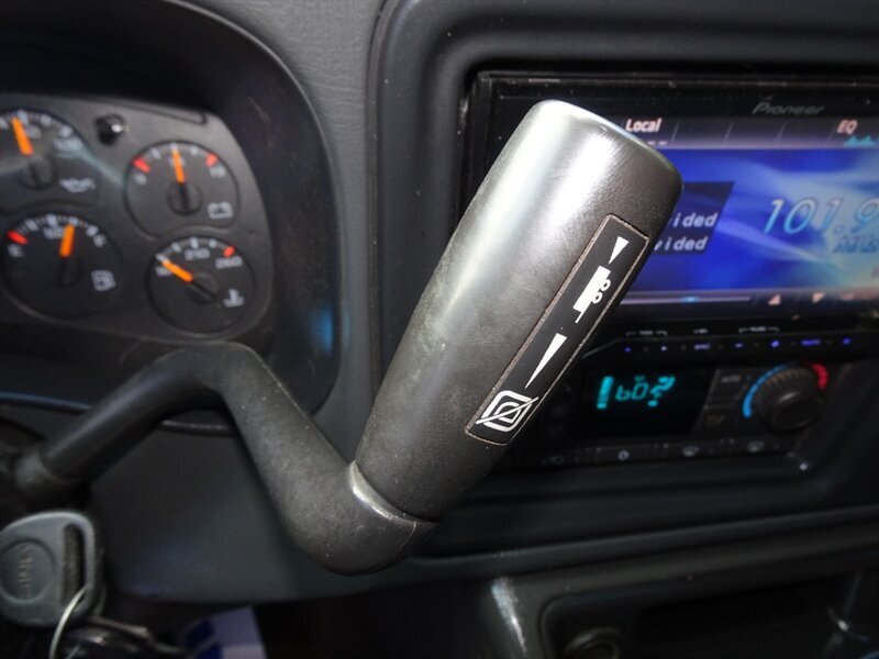 2005 GMC Sierra 2500HD SLE   - Photo 20 - Cincinnati, OH 45255