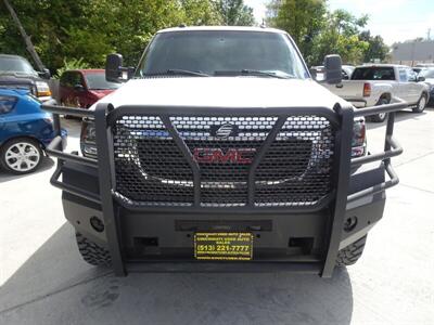 2005 GMC Sierra 2500HD SLE   - Photo 2 - Cincinnati, OH 45255