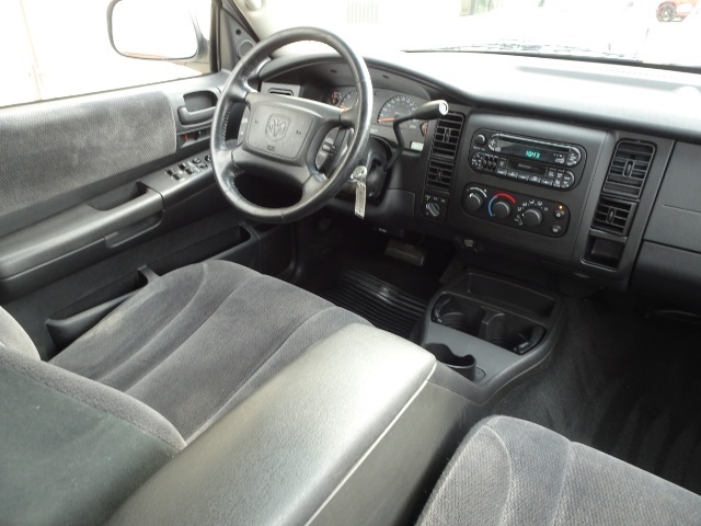 2001 Dodge Dakota SLT - Photo 10 - Cincinnati, OH 45255
