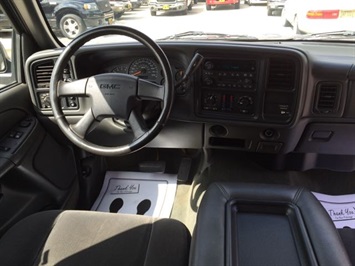 2004 GMC Sierra 1500 Work Truck   - Photo 7 - Cincinnati, OH 45255