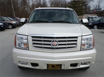 2006 Cadillac Escalade   - Photo 2 - Cincinnati, OH 45255