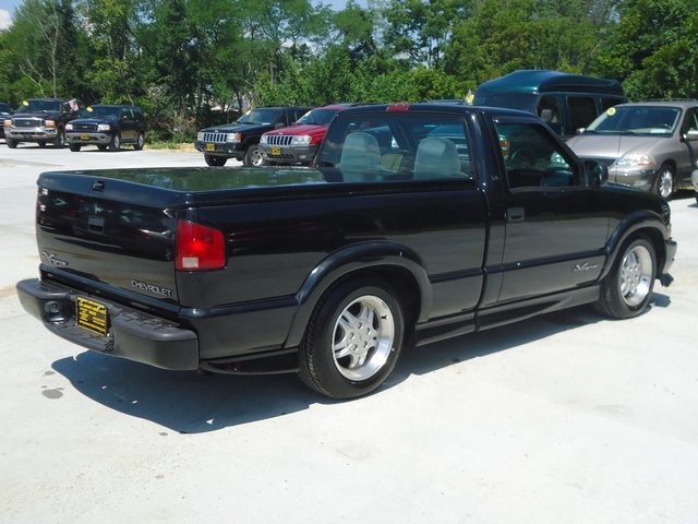 2001 Chevrolet S10 LS - Photo 6 - Cincinnati, OH 45255