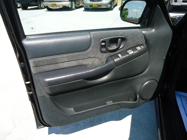 2001 Chevrolet S10 LS - Photo 20 - Cincinnati, OH 45255