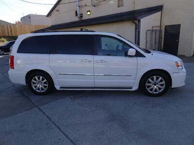 2015 Chrysler Town & Country Touring  3.6L V6 FWD - Photo 5 - Cincinnati, OH 45255