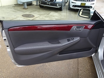 2005 Toyota Camry Solara SLE V6   - Photo 10 - Cincinnati, OH 45255