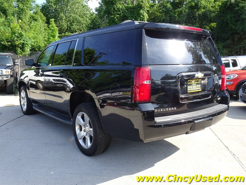 2016 Chevrolet Suburban LT - Photo 8 - Cincinnati, OH 45255