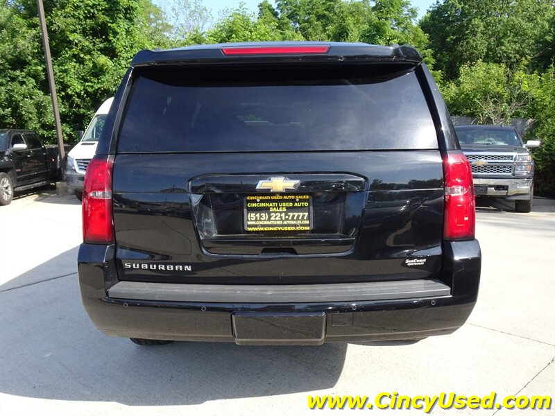 2016 Chevrolet Suburban LT - Photo 7 - Cincinnati, OH 45255