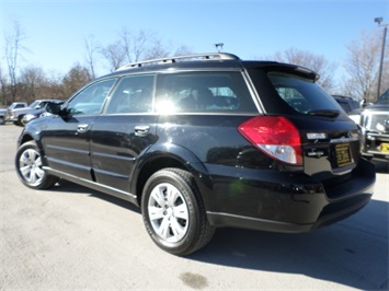 2008 Subaru Outback   - Photo 12 - Cincinnati, OH 45255