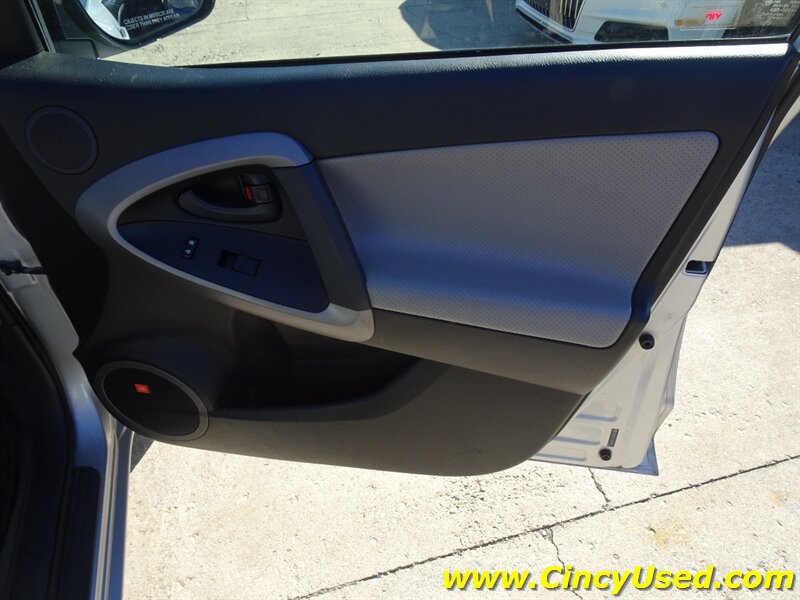 2008 Toyota RAV4 Limited - Photo 28 - Cincinnati, OH 45255
