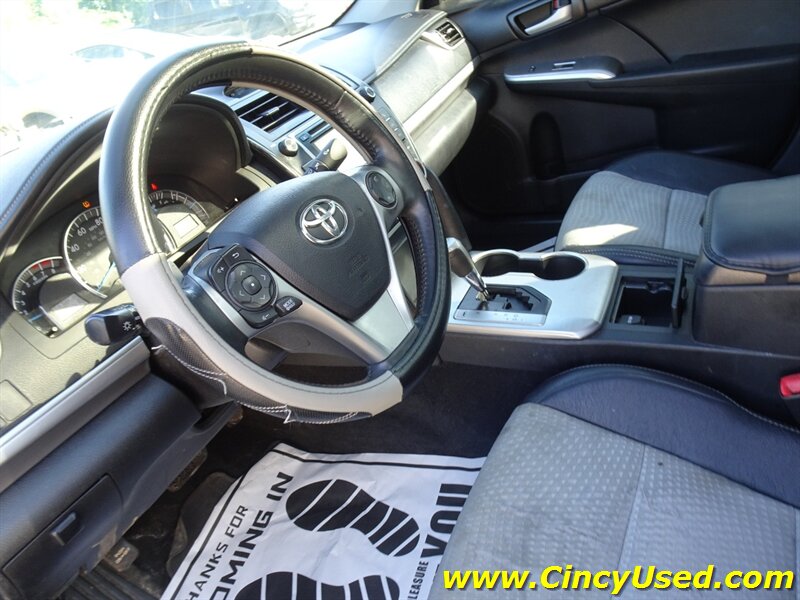 2014 Toyota Camry SE - Photo 11 - Cincinnati, OH 45255