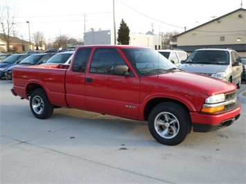 2002 Chevrolet S-10 LS   - Photo 1 - Cincinnati, OH 45255