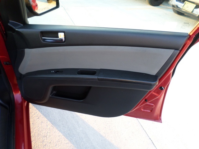 2011 Nissan Sentra SR - Photo 21 - Cincinnati, OH 45255