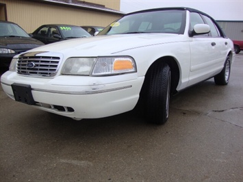 2001 Ford Crown Victoria   - Photo 11 - Cincinnati, OH 45255