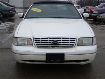 2001 Ford Crown Victoria   - Photo 2 - Cincinnati, OH 45255