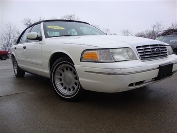 2001 Ford Crown Victoria   - Photo 10 - Cincinnati, OH 45255