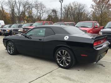 2014 Dodge Challenger SRT8   - Photo 4 - Cincinnati, OH 45255