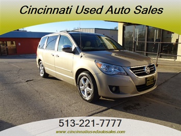 2009 Volkswagen Routan SEL Premium   - Photo 1 - Cincinnati, OH 45255