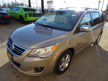 2009 Volkswagen Routan SEL Premium   - Photo 9 - Cincinnati, OH 45255