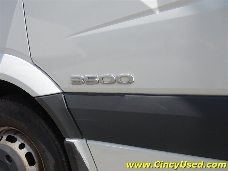 2007 Dodge Sprinter 3500 Bluetec 3.0L V6 RWD - Photo 13 - Cincinnati, OH 45255
