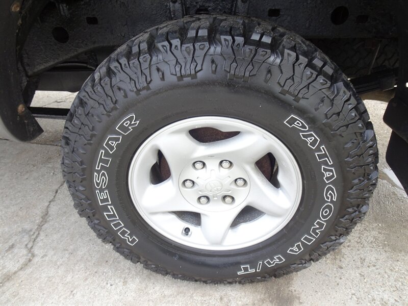 2003 Toyota Tundra SR5  4.7L V8 4X4 - Photo 28 - Cincinnati, OH 45255