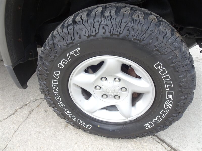 2003 Toyota Tundra SR5  4.7L V8 4X4 - Photo 30 - Cincinnati, OH 45255