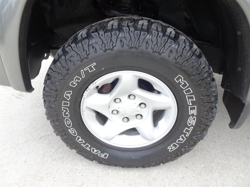 2003 Toyota Tundra SR5  4.7L V8 4X4 - Photo 27 - Cincinnati, OH 45255