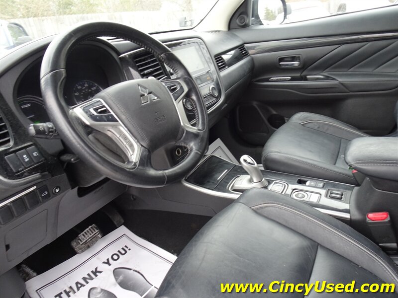 2018 Mitsubishi Outlander PHEV SEL - Photo 12 - Cincinnati, OH 45255