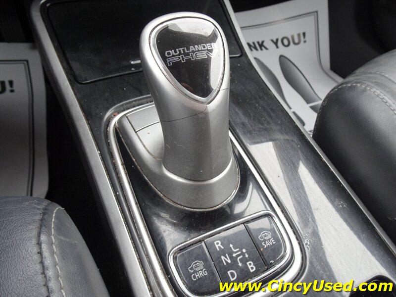 2018 Mitsubishi Outlander PHEV SEL - Photo 15 - Cincinnati, OH 45255