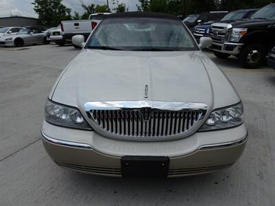 2005 Lincoln Town Car Signature Limited 4.6L V8 RWD - Photo 2 - Cincinnati, OH 45255